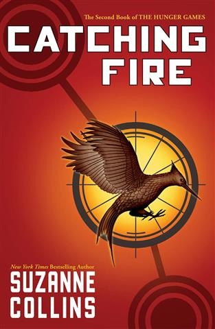 Suzanne Collins: Catching Fire (The Hunger Games, #2) (Paperback, Scholastic Press)