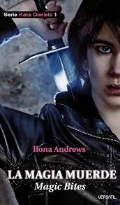 Ilona Andrews: La magia muerde (2010, Versátil, EDICIONES VERSATIL, S.L.)